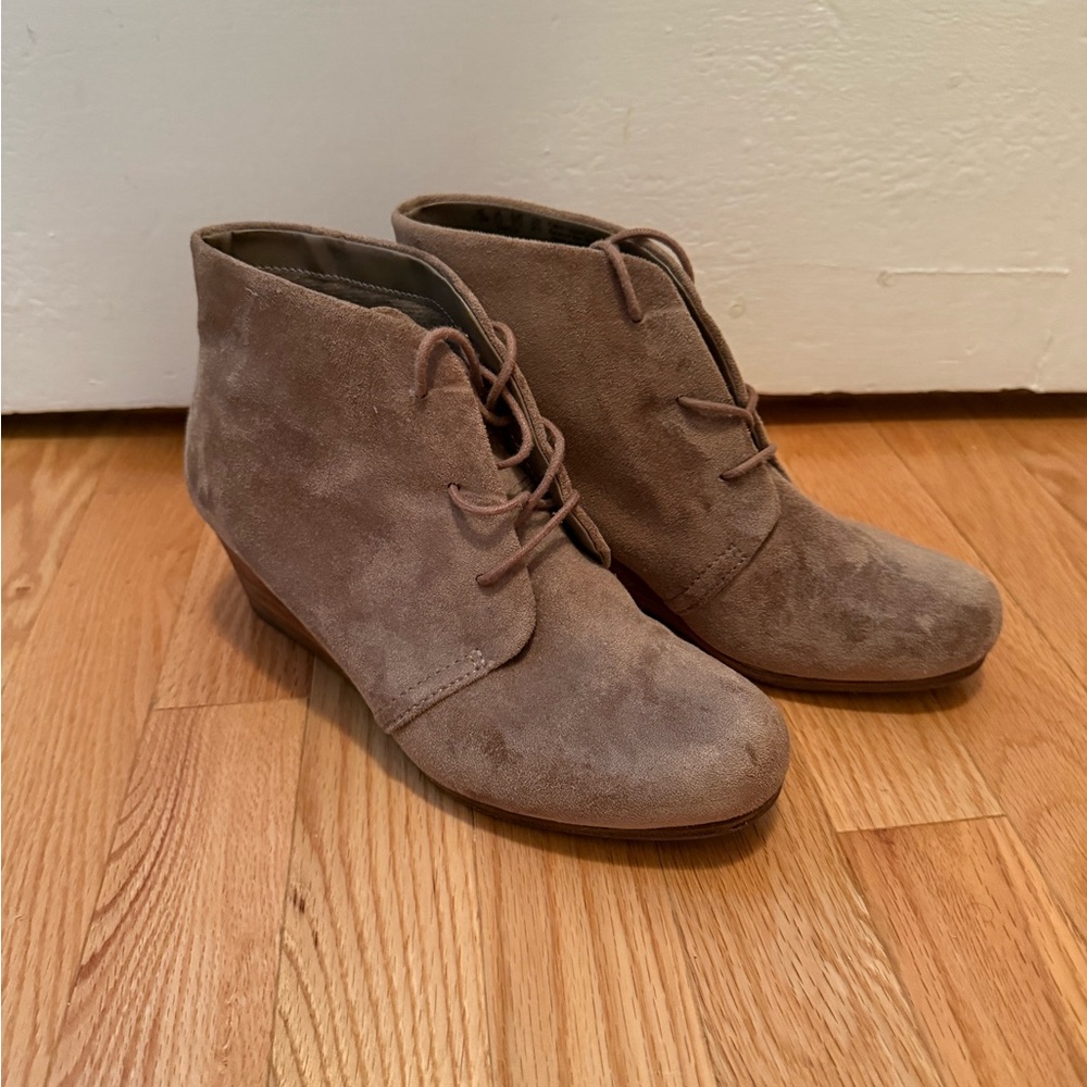 Dr. Scholl’s Tan Suede Ankle Boots